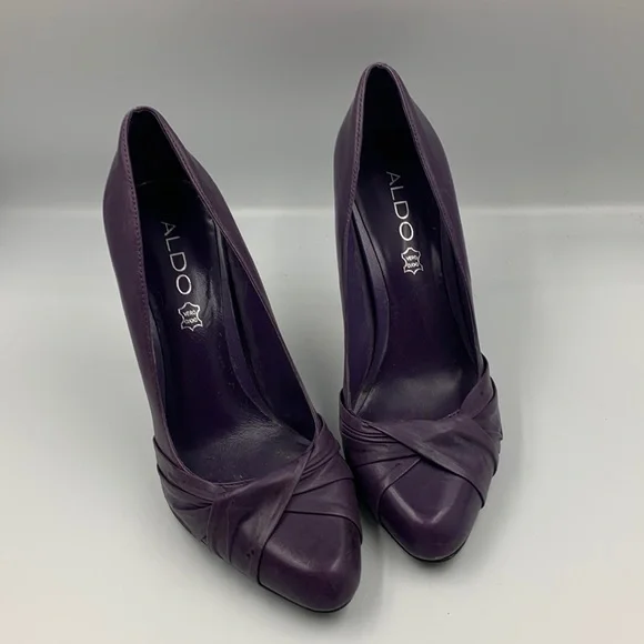 Heeled pumps - Picture 1 of 4